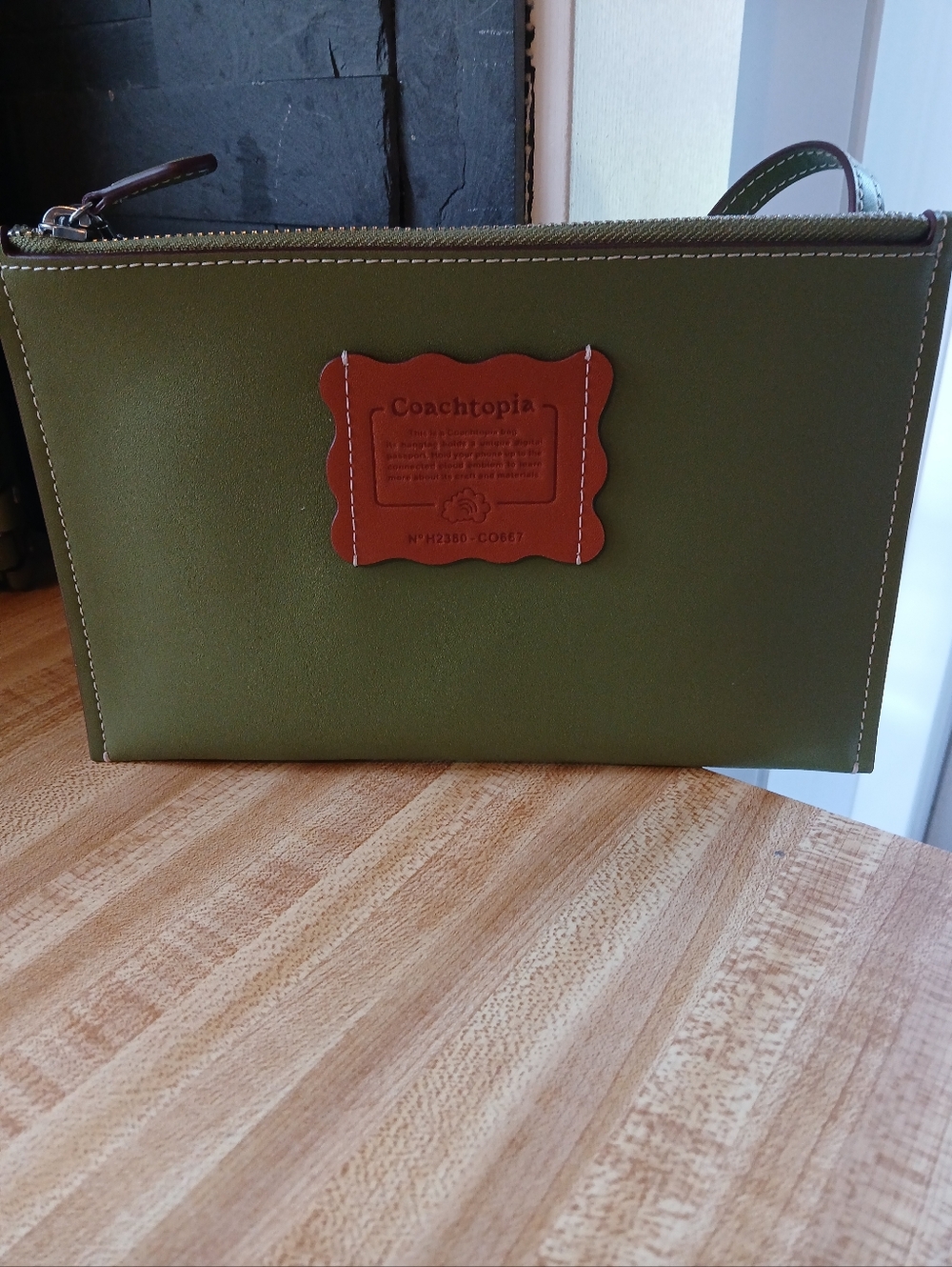 Coach Coachtopia NWT Green Tote/Crossbody W/Pouch & Coachtopia Dustbag - Picture 4 of 12